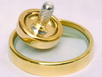 Cairnspire brass spinning top set